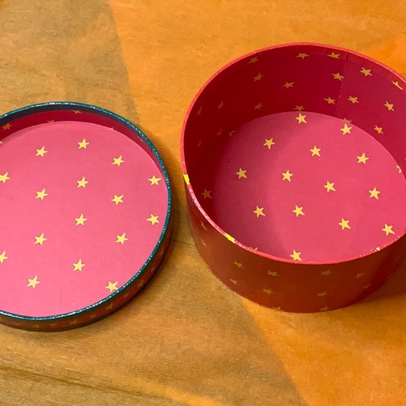 Snowden and Raggady Annie Keepsake container - Picture 2 of 3